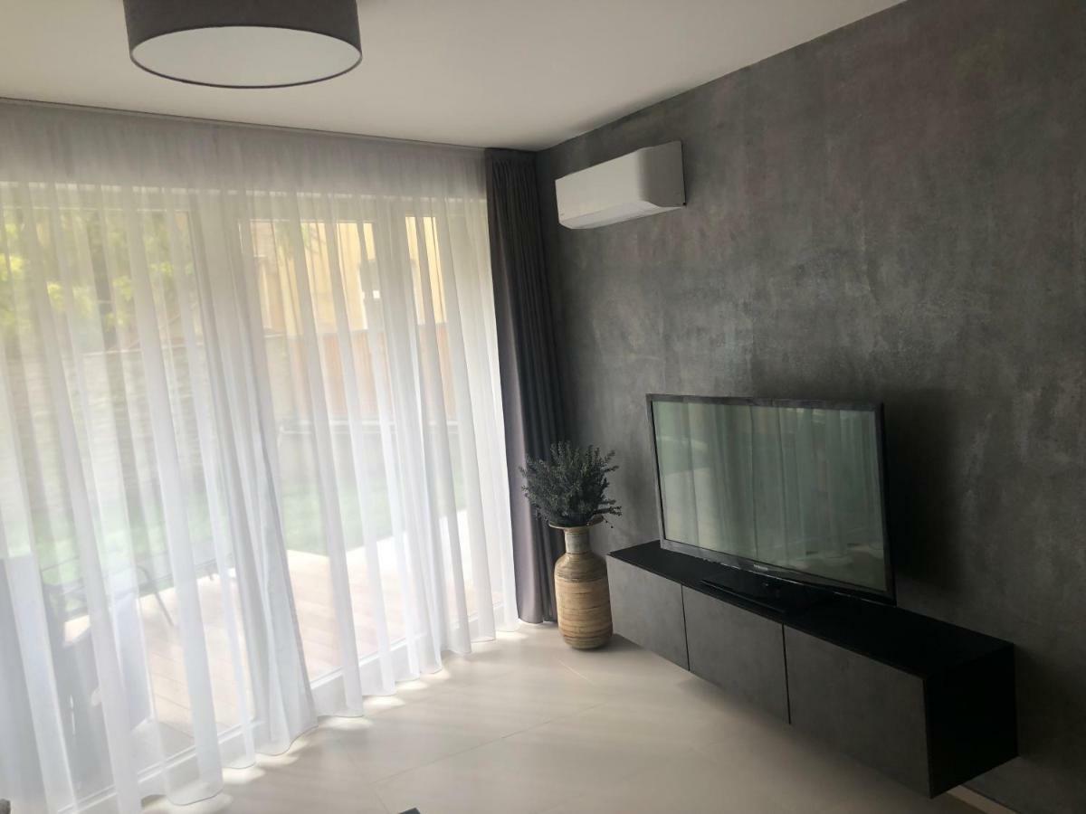 Luxury Apartment With Private Garden Prague Exterior photo