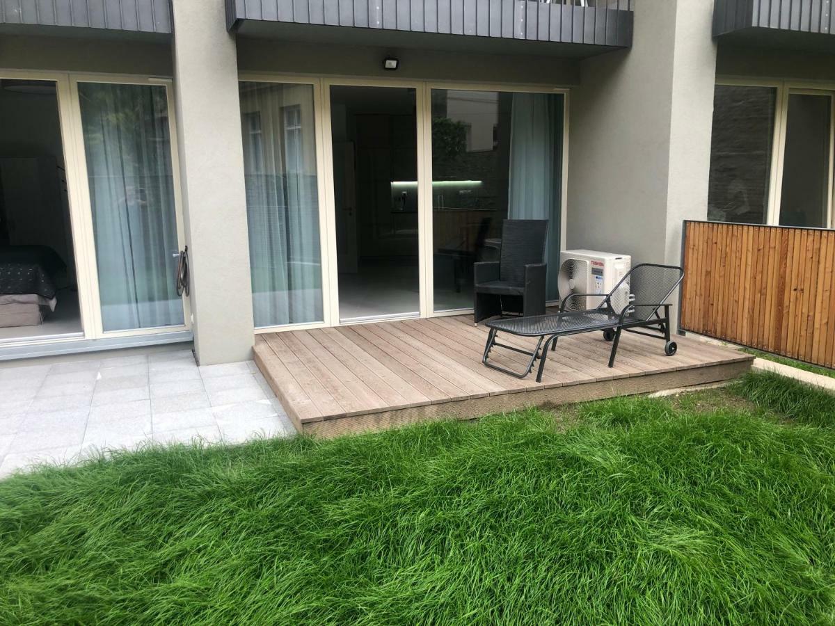 Luxury Apartment With Private Garden Prague Exterior photo